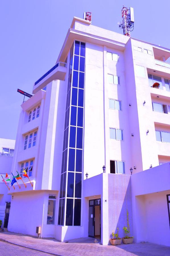 Hotel Les Orchidees Котону Екстериор снимка