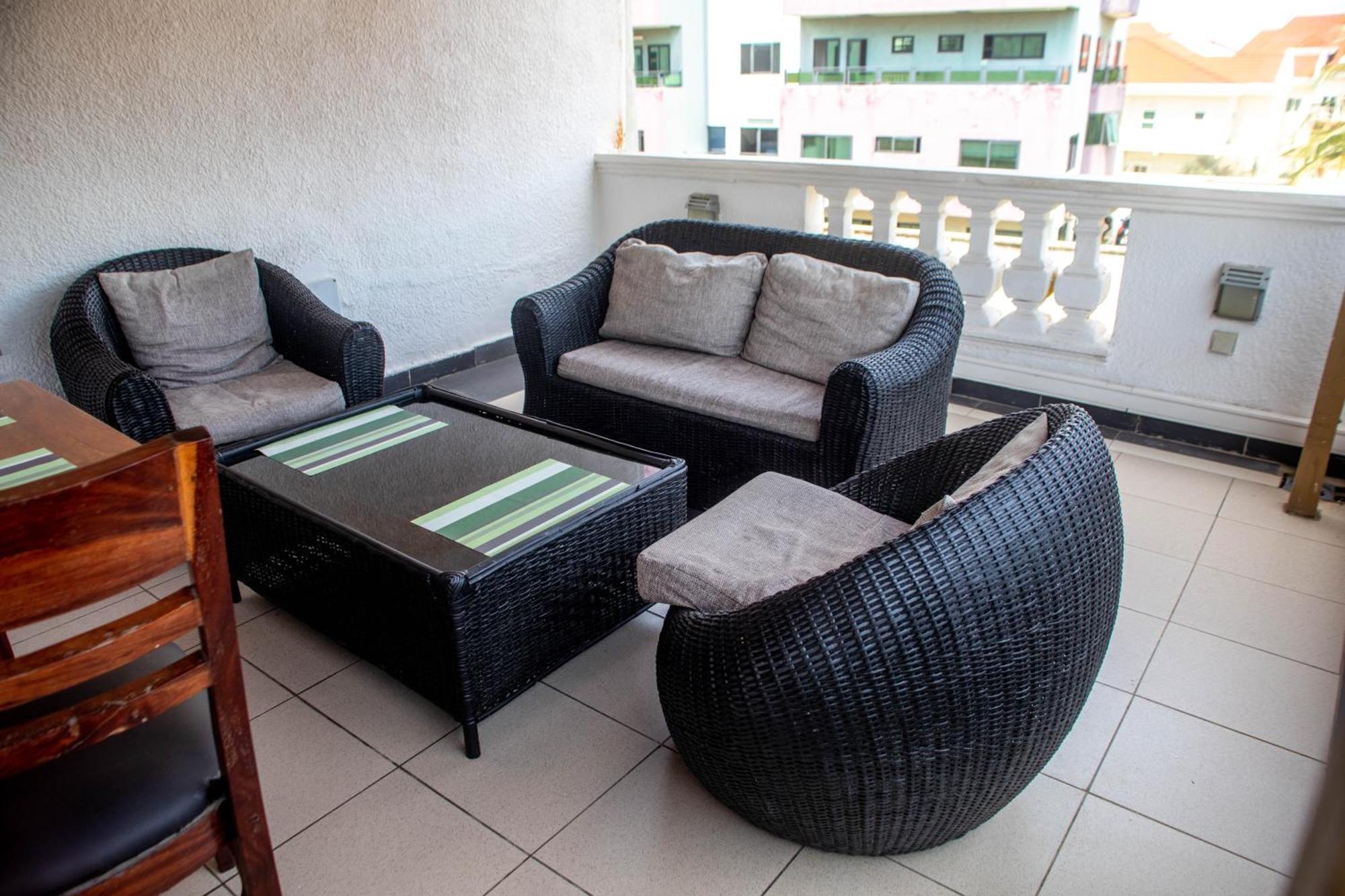 Hotel Les Orchidees Котону Екстериор снимка