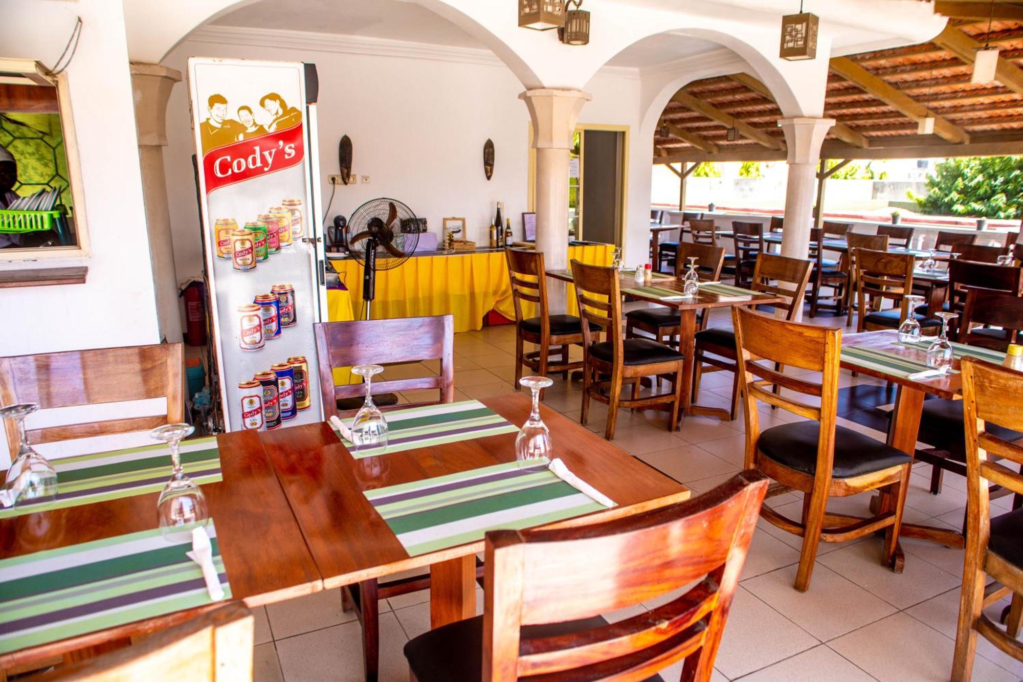 Hotel Les Orchidees Котону Екстериор снимка