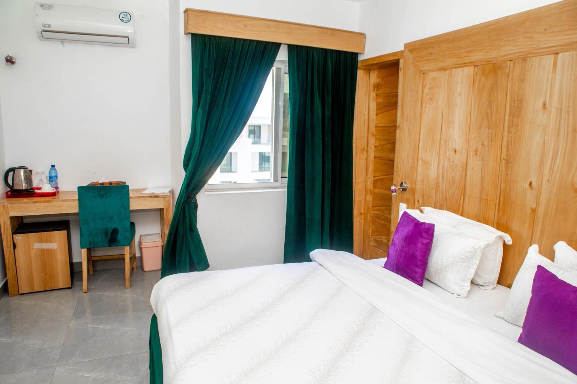 Hotel Les Orchidees Котону Екстериор снимка